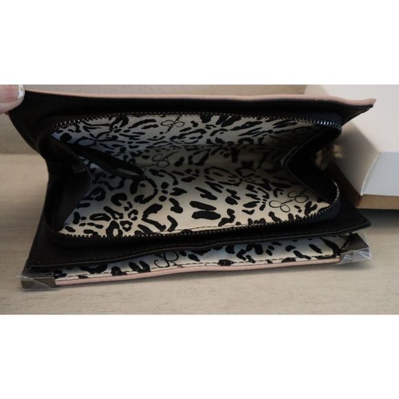 Jessica Simpson 13JSAMDJS Women's Powder Blush Pink Frankie Zip Around Wallet - Picture 6 of 8